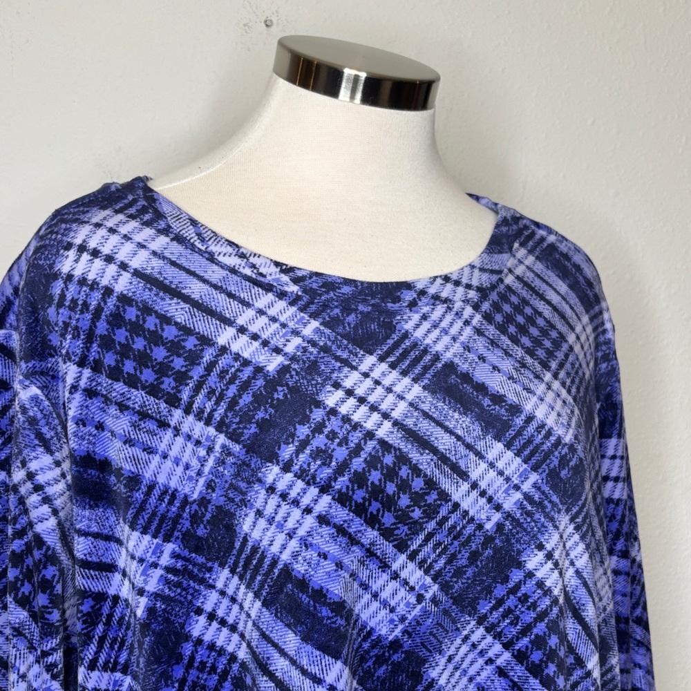 D&co.  Elegant Blue Plaid velour Tunic Top - Picture 2 of 8